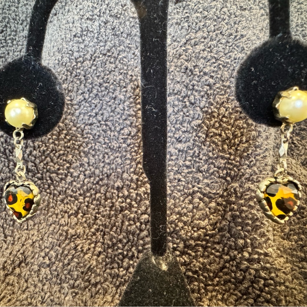 Betsy Johnson heart earrings - Picture 5 of 8